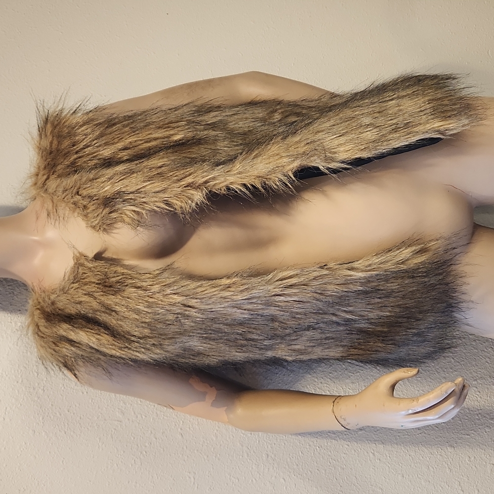 Faux fur vest. Small